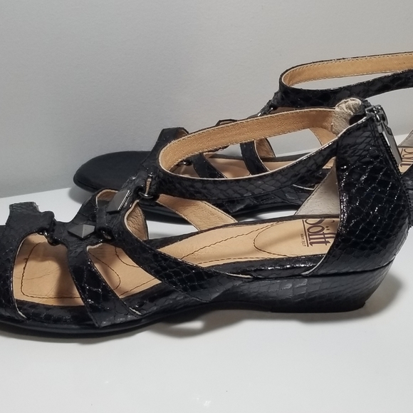 Strappy jeweled sandals - Picture 6 of 7